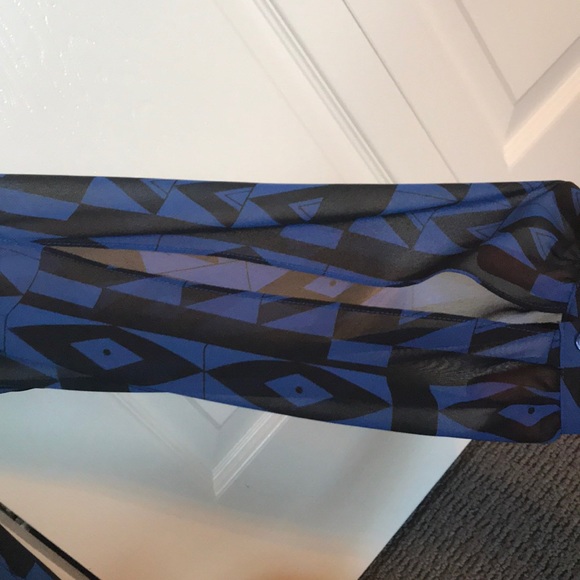 Blue/Black pattern LRG sheer top - Picture 5 of 8